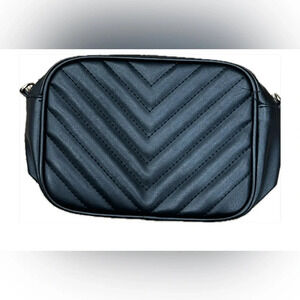 Black crossbody with gold chain